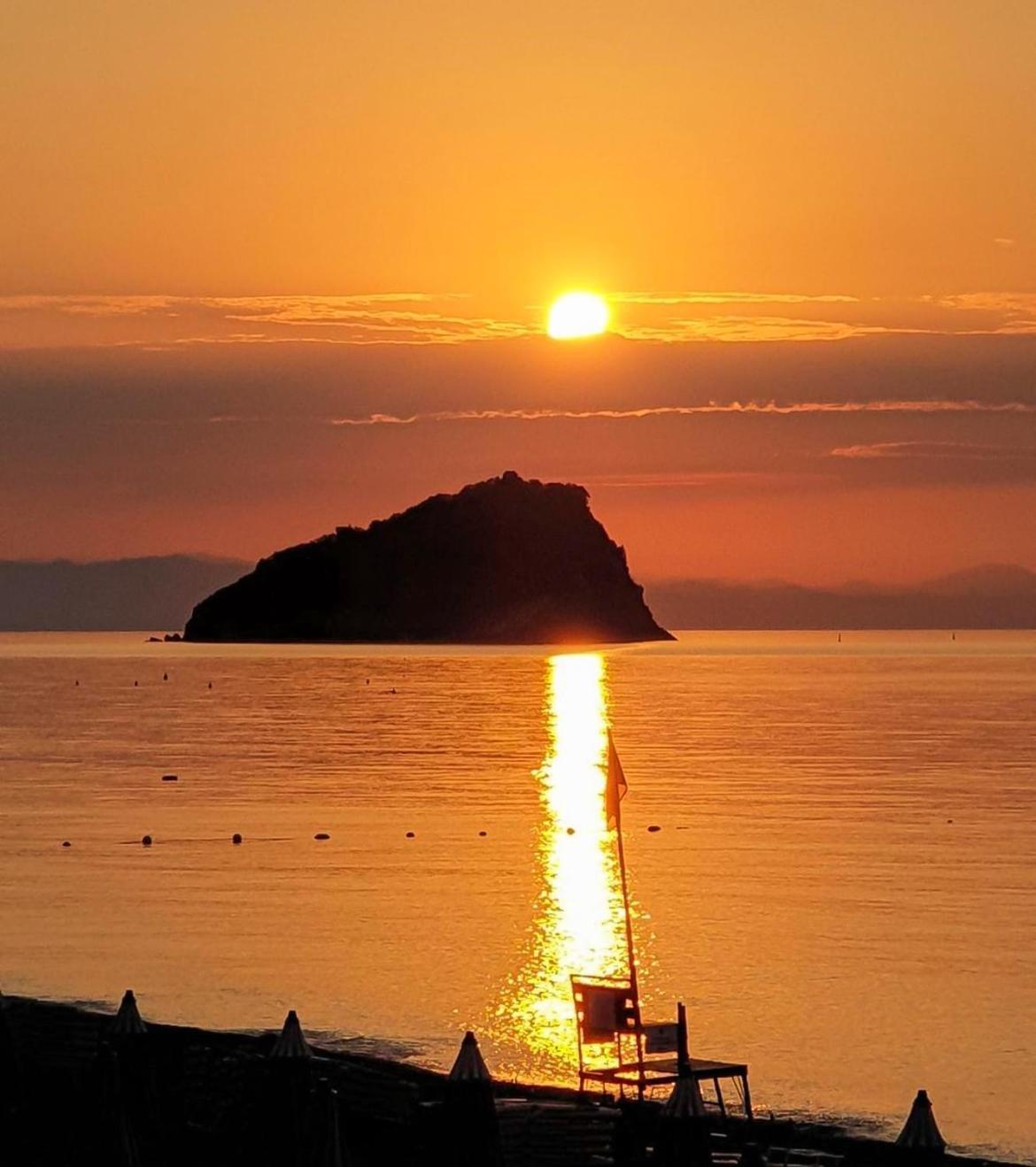 Casa Mariuccia - A Due Passi Dal Mare Apartman Savona Kültér fotó